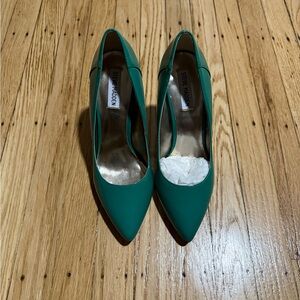 Steve Madden Teal Patten leather Heels